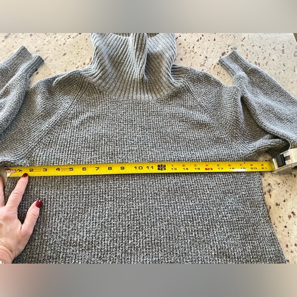 Old Navy Waffle Knit, Cowlneck, Split Hem Sweater, Charcoal Gray, Size M - Picture 3 of 7